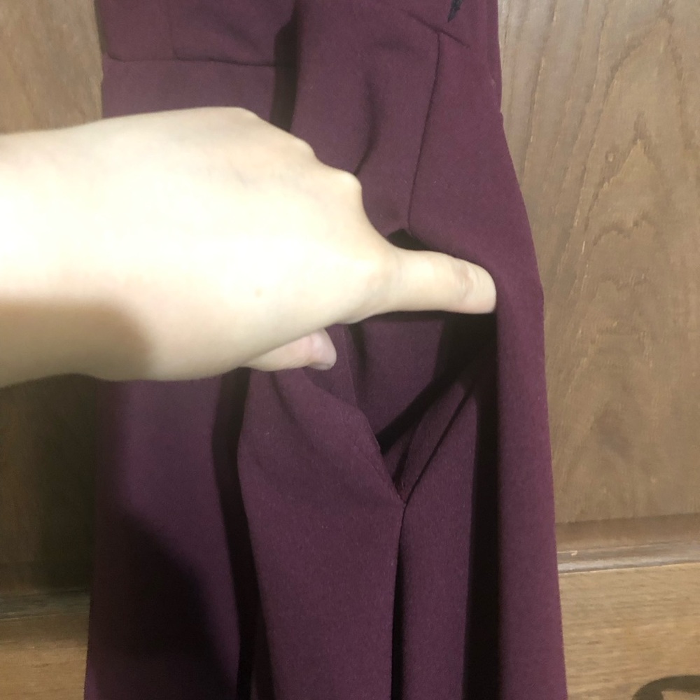 Sleeveless v neck dress - Picture 5 of 6